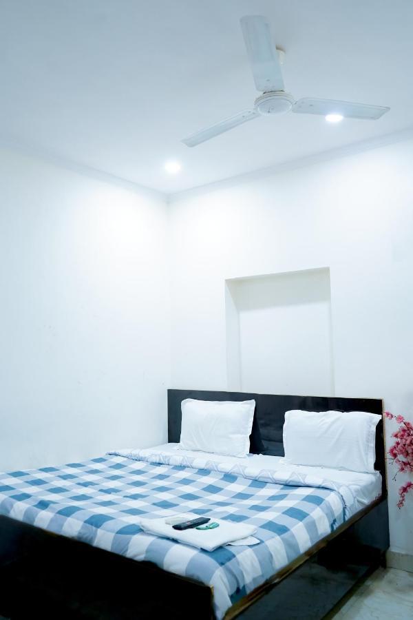 Hotel Tom - Jungpura Chruch Road New Delhi Exterior photo