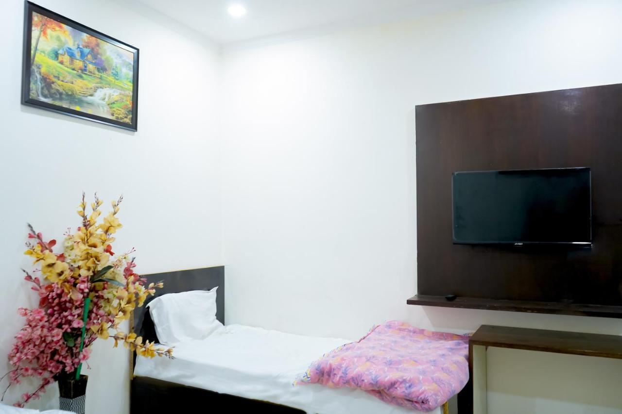 Hotel Tom - Jungpura Chruch Road New Delhi Exterior photo